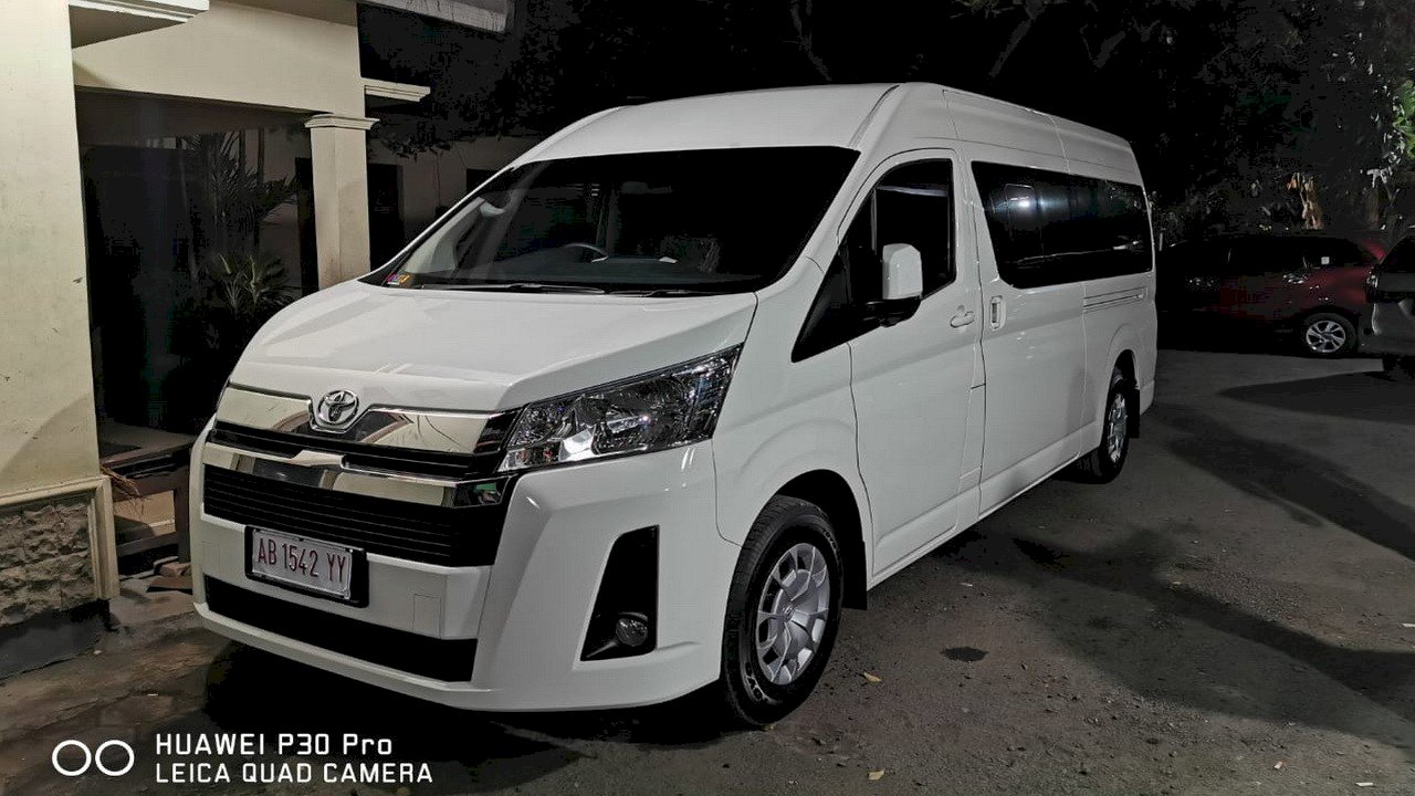 Sewa Hiace Jogja Murah Commuter Premio Luxury Terbaru di Yogyakarta